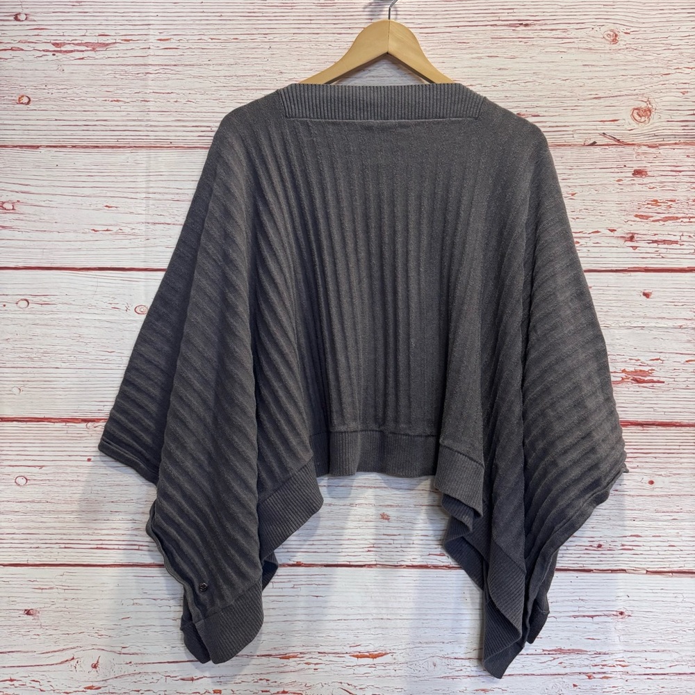 Lululemon Forward Flow Poncho in Heathered Moonwalk - Picture 10 of 11